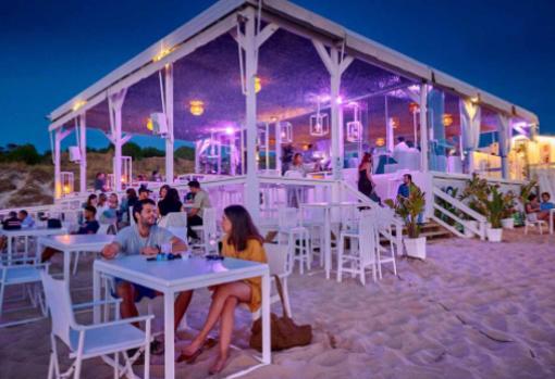 Coconovo Beach en la playa de La Barrosa en Chiclana