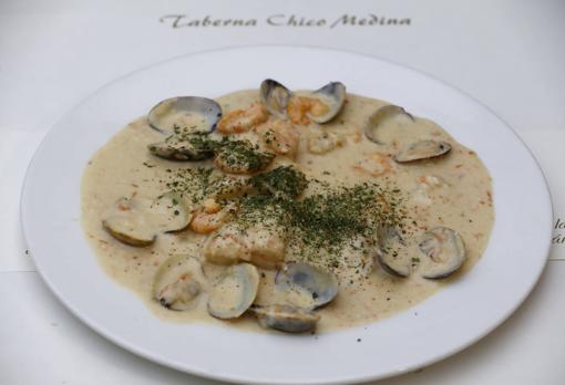 Bacalao con salsa de puerros y zanahoria de Taberna Chico Medina