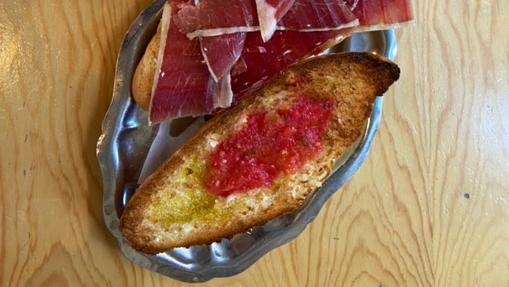 Desayunos con mucha miga: los bares de Sevilla que más panes ofrecen