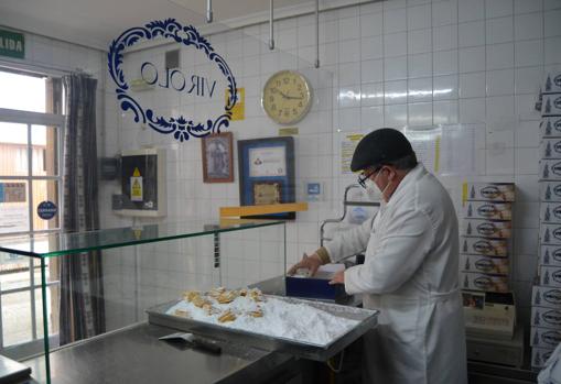 Los virolos se envasan a mano uno a uno