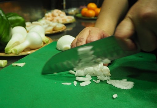 Los secretos de los huevos de choco en aliño de cítricos de la Bodeguita Los Caracoles