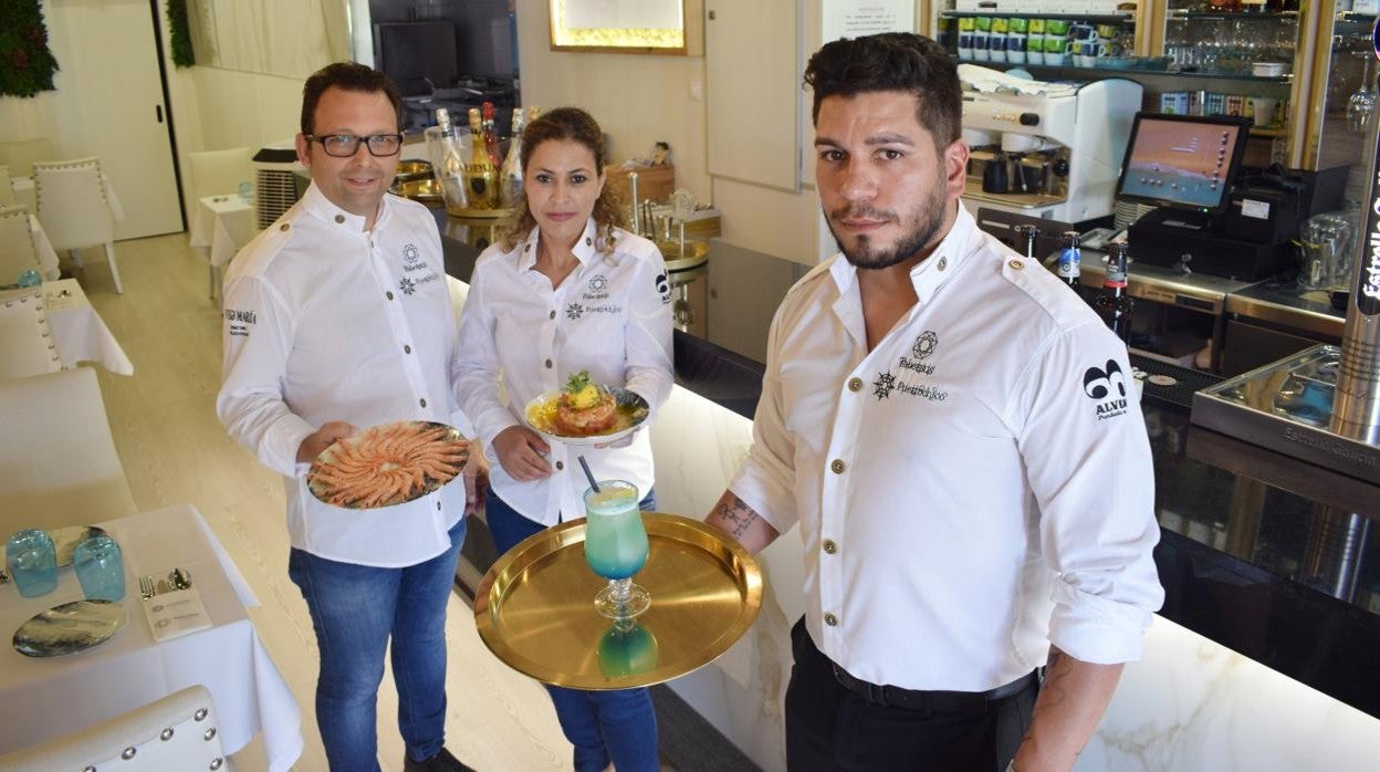 De izquierda a derecha, Francisco Palacios, Mariem Kader y Abel Gallardo