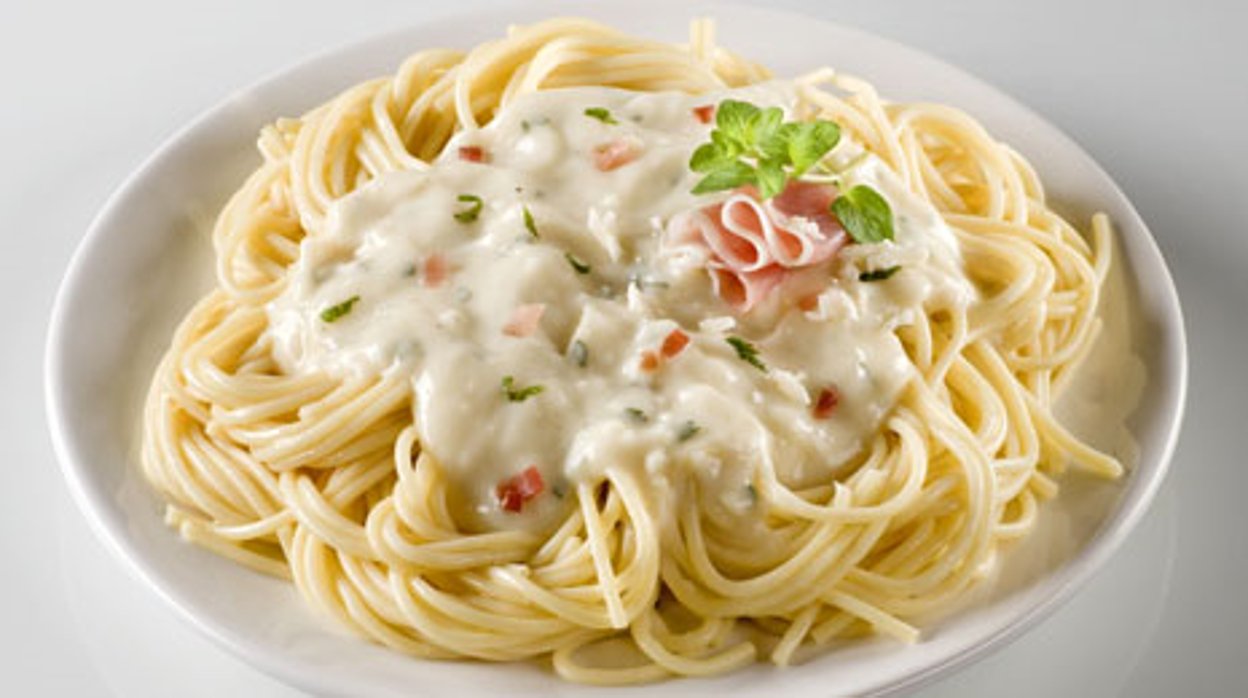 Plato de espaguetis a la carbonara