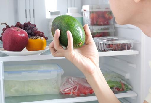 En la nevera puedes conservar los aguacates de diversas maneras