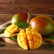 La mejor forma de cortar el mango es en cubitos