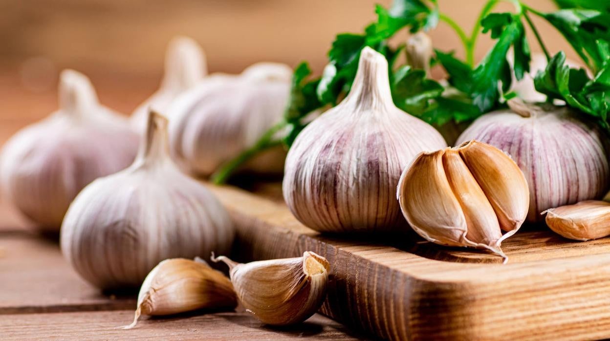 Comer ajo crudo es beneficioso para la salud