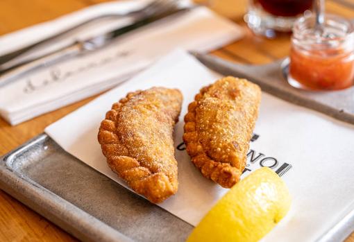 Delacruz, la apuesta de Ovejas Negras en Tomares, duplica su espacio con un nuevo local