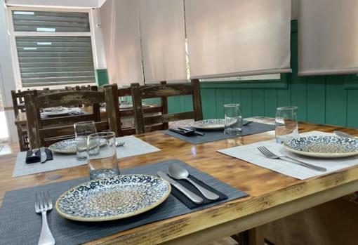 La vidabella tiene dos estancias: un salón a modo de taberna y una terraza exterior