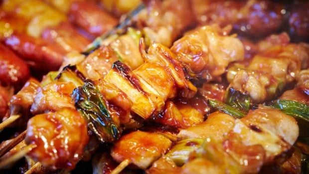 La receta para una cena rápida deliciosa: brocheta de verduras y pavo 
