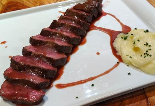 Corazón de ternera con salsa de frambuesa