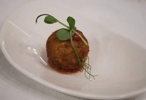 Cochinillo y puerro confitado, nuevos en la carta de otoño de la Taberna del Alabardero