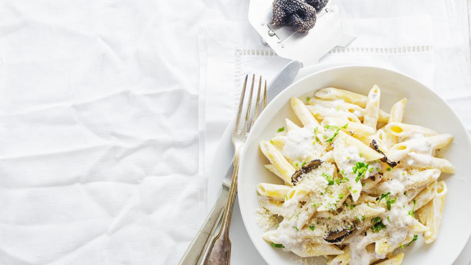 Aprende a cocinar estos deliciosos macarrones a la trufa, toda una joya culinaria