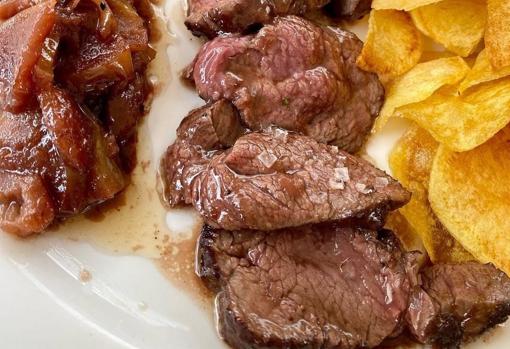 La carne de monte es una de las especialidades de este establecimiento