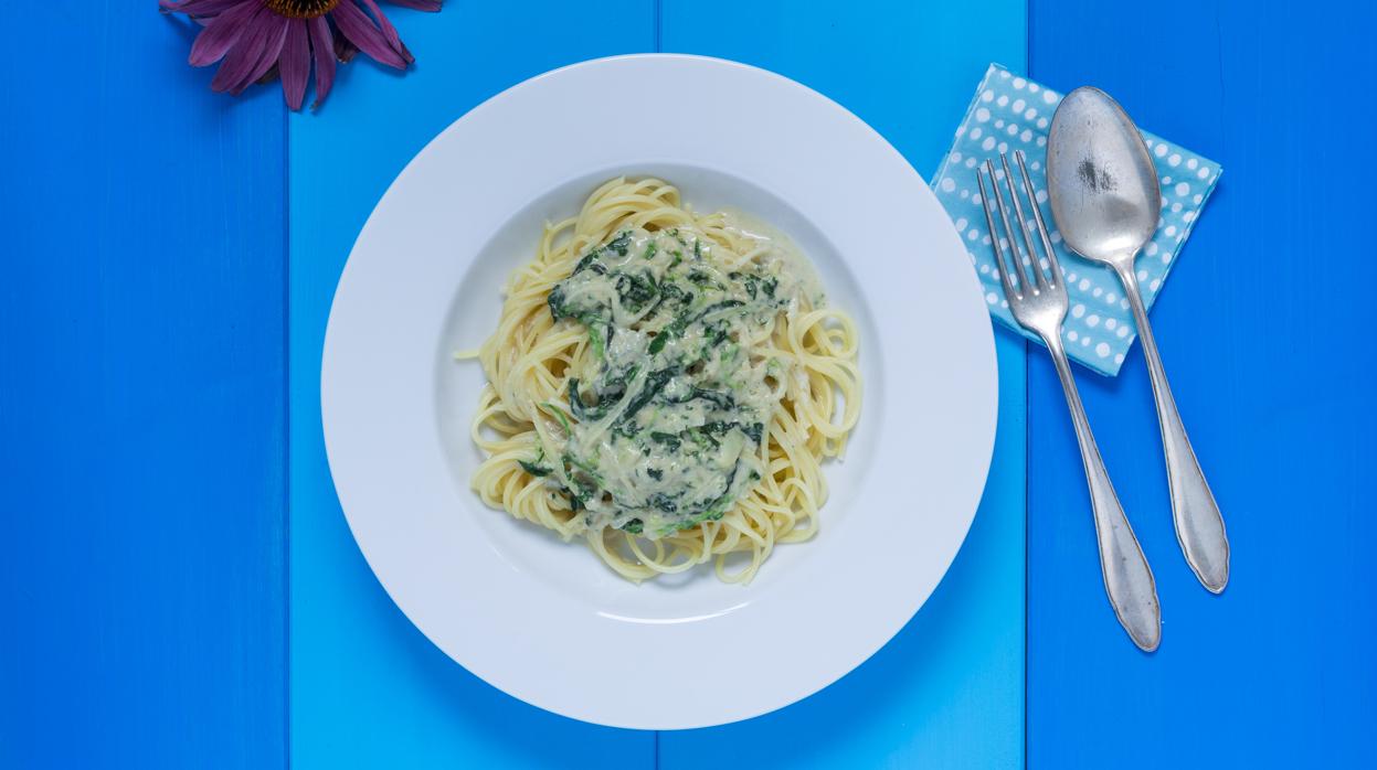 Plato de tallarines con espinacas y gorgonzola