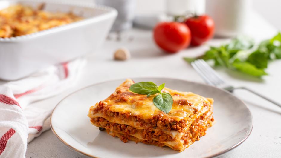 Elabora esta deliciosa lasaña a la boloñesa, uno de los platos más típicos de la cocina italiana