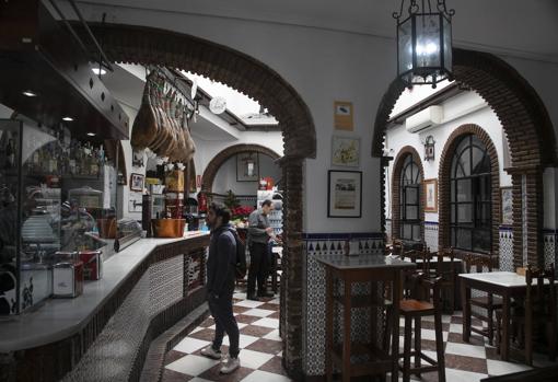 Interior de la Taberna Santi, en la calle Realejo 11