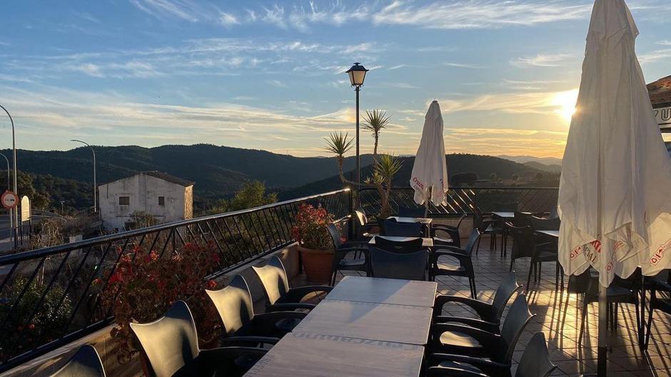 La casa de comidas El Parador abre sus puertas en Villaharta