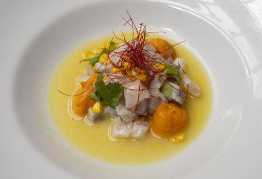 Nuevo ceviche de corvina con batata y maíz, y aliño peruano