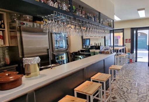 Mentidero abre una abacería junto a la Esperanza de Triana