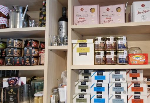 Mentidero abre una abacería junto a la Esperanza de Triana