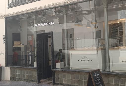 Exterior del local, construido por el arquitecto Rafael de la Hoz