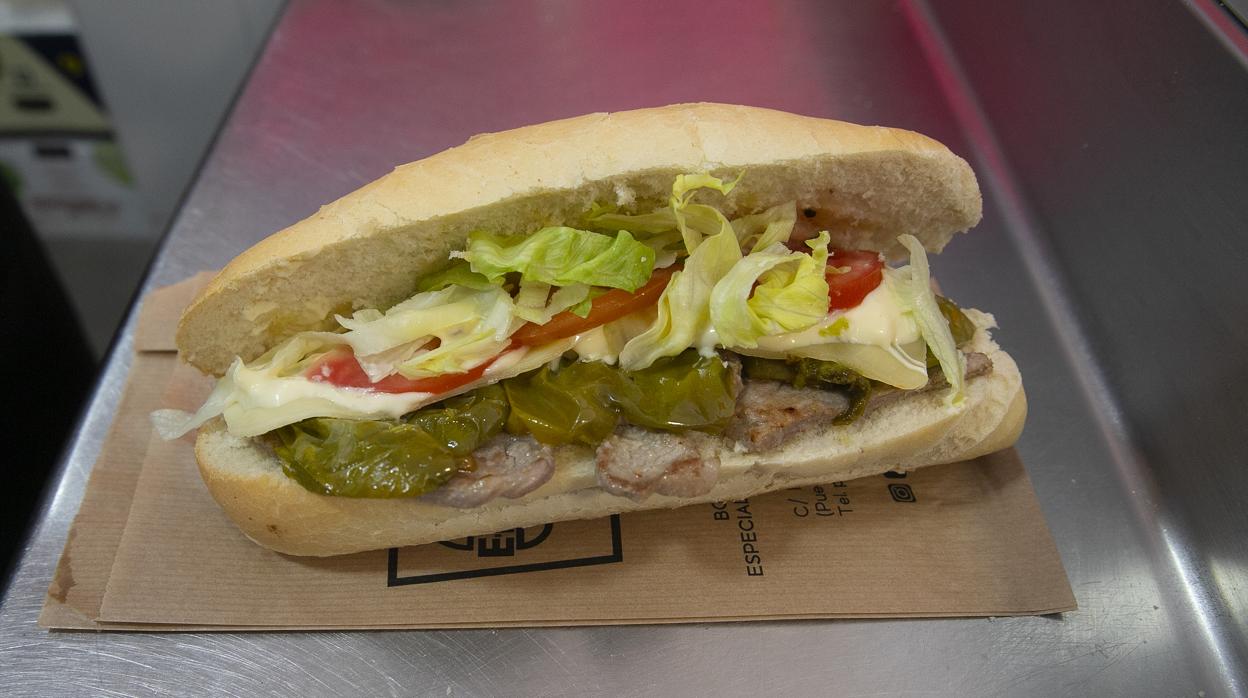 Bocadillo de El Picantón, una de las bocaterías más antiguas de Córdoba