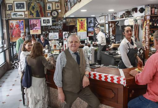 Mariano García (Donald): «Somos de los pocos sitios de Sevilla donde se siguen cantando las tapas»