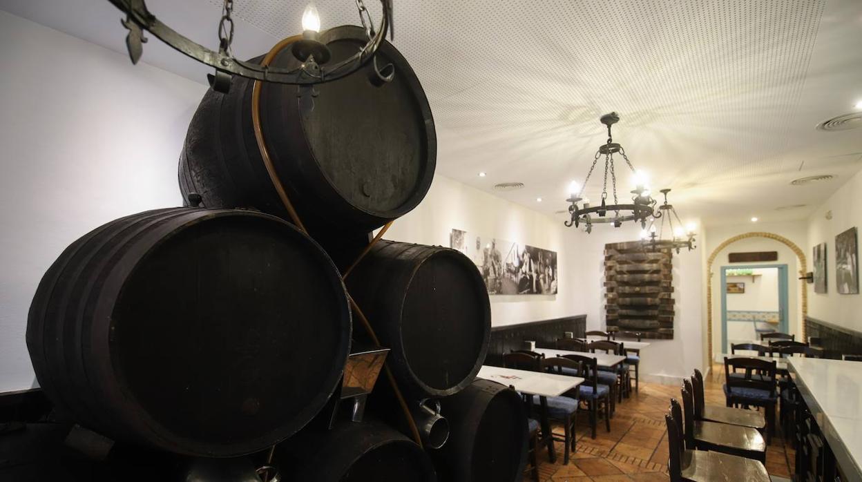 Interior de la taberna La Bodeguilla, en Ciudad Jardín