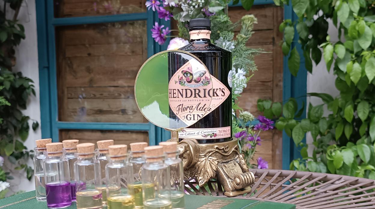 Presentación de Flora Adora en los patios del Palacio de Viana de Córdoba