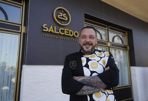 El chef José Luis Salcedo, delante de la nueva taberna