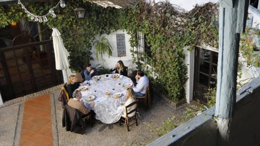 Dónde comer en Córdoba en restaurantes con patios bonitos y con encanto