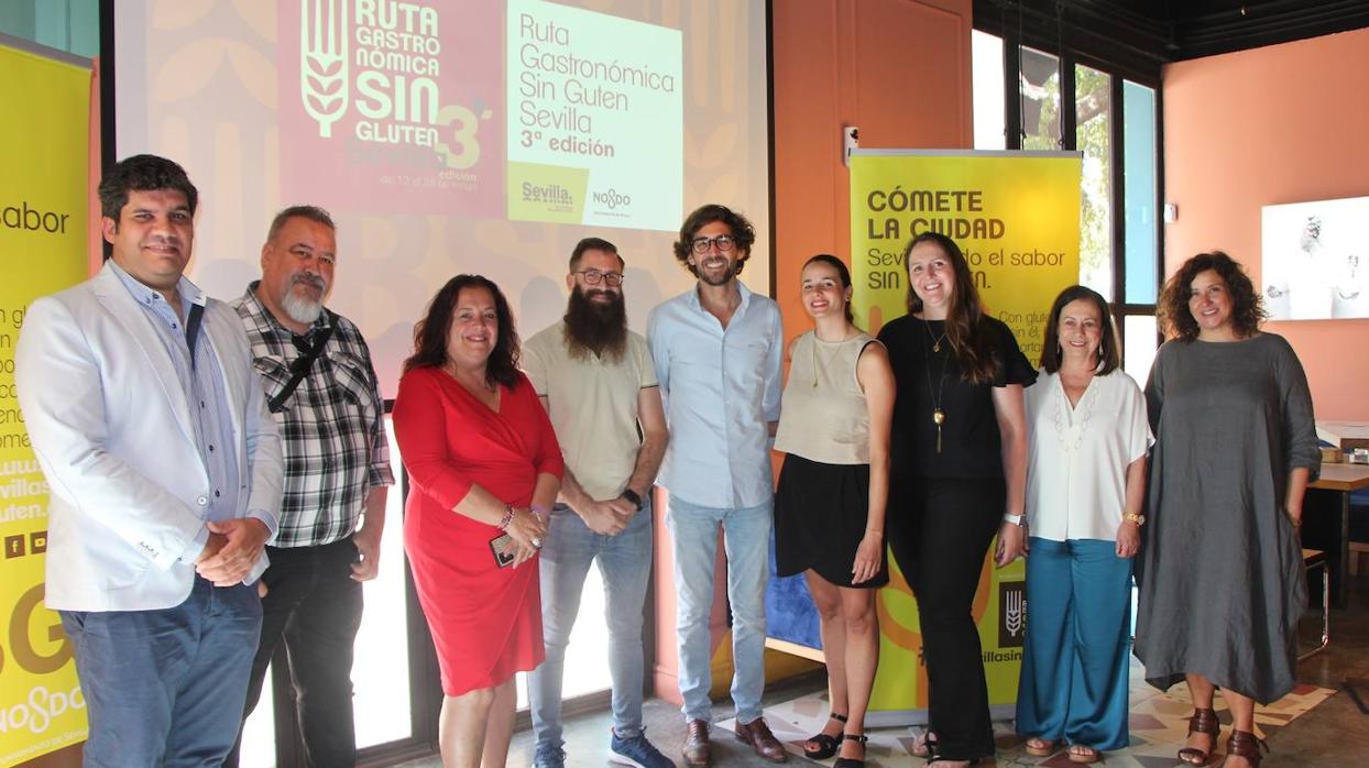 Organizadores y participantes de la ruta gastronómica sin gluten
