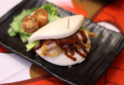 El pan bao relleno de pato o pollo es un éxito en L. San