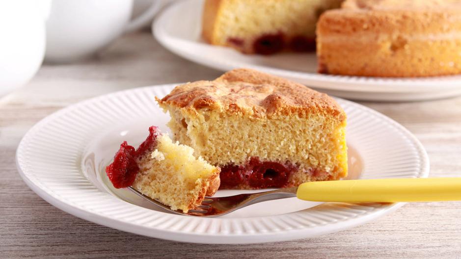 Bizcocho de cerezas: cómo preparar este delicioso postre con 7 ingredientes