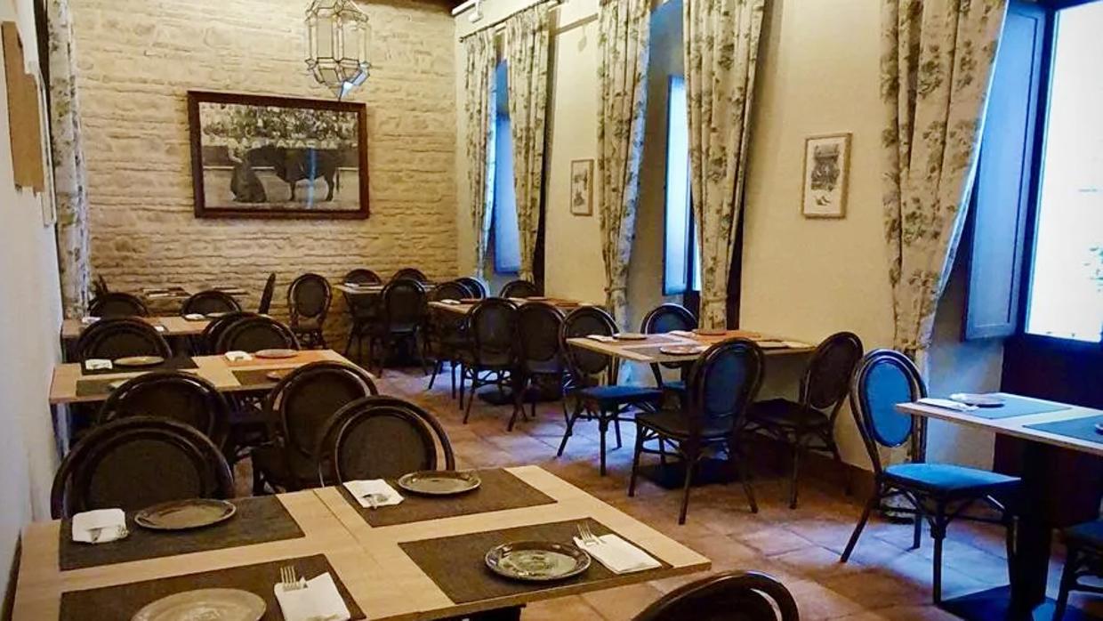Montevideo se compone de varios salones y de un patio muy agradable