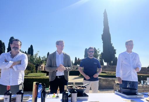 Manuel León Béjar, CEO de Arqueogastronomía, Fernando Panea, director del Conjunto Arqueológico de Itálica, Domi Vélez y León Griffioen