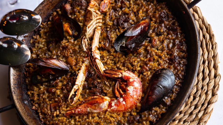Aprende a cocinar este nutritivo plato de arroz caldoso con mejillones y berberechos