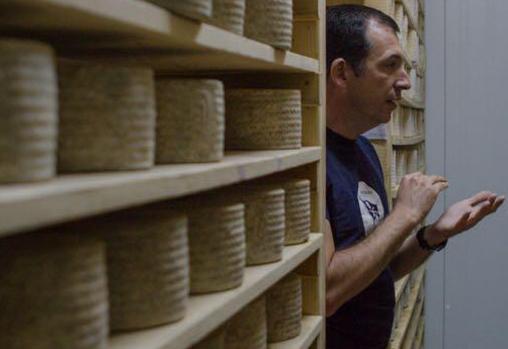 Juan Naranjo, propietario de la Quesería La Calaveruela