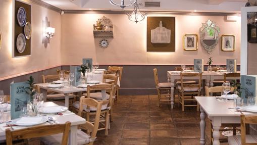 Diez sitios en Córdoba donde combatir el calor con una fresca ensalada de tomate
