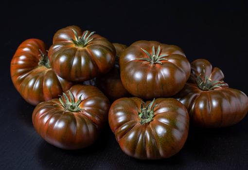 El tomate raf es de color oscuro