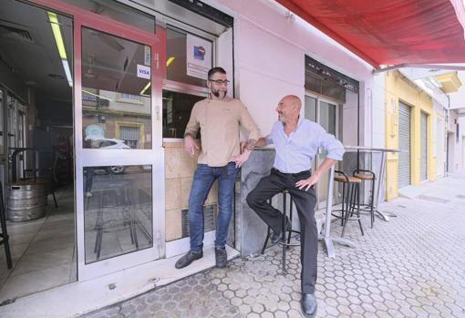 Iván Valero (Ivantxu) visita Bar Santa María: «Sitios como éste son la historia de Sevilla»