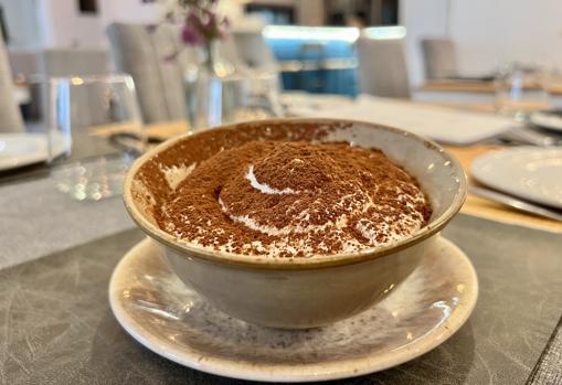 Cheesecake de café con crumble de chocolate y espuma de chocolate