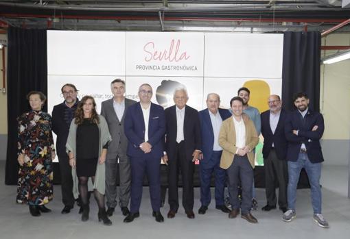 Foto de familia de patrocinadores y colaboradores