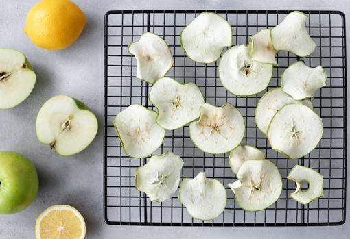 Para deshidratar la fruta y la verdura hay que cortarlas en láminas finas