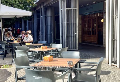 Manzana 8, cañas heladas y tapeo sevillano en Viapol