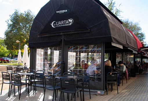 La Cuarta Luna, un gastrobar con acento internacional en Arroyo del Moro