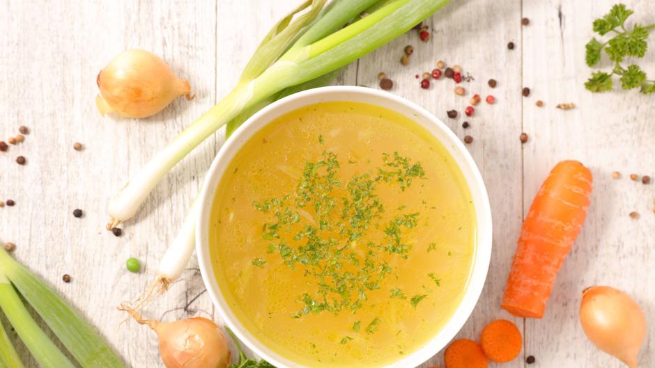 Cómo preparar el mejor caldo depurativo para combatir los excesos de las comidas de Navidad