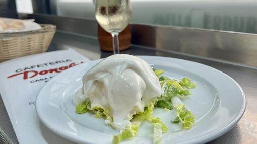 El regreso de los huevos rellenos a las barras sevillanas