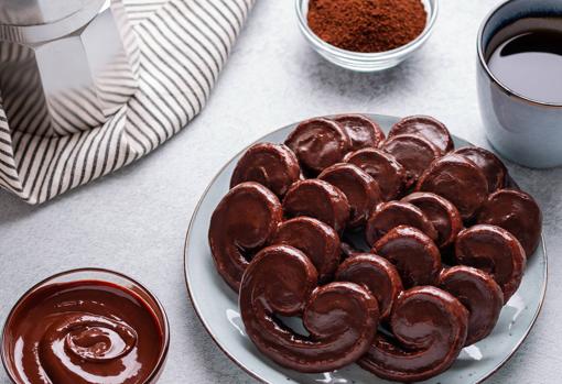 Otra opción es bañar nuestras palmeritas directamente en el chocolate