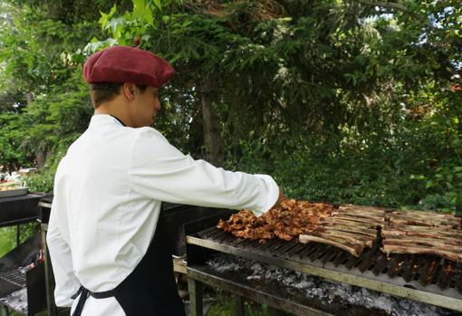 Carlos Martel (El Huaso): «Hacemos unos 200 asados al año y gastamos una tonelada de carne al mes»